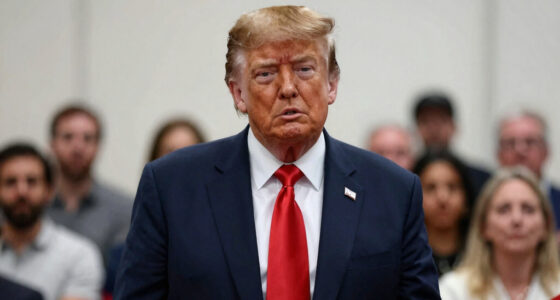 Peso Declines Amid Trump-Iran Tensions in Strait of Hormuz